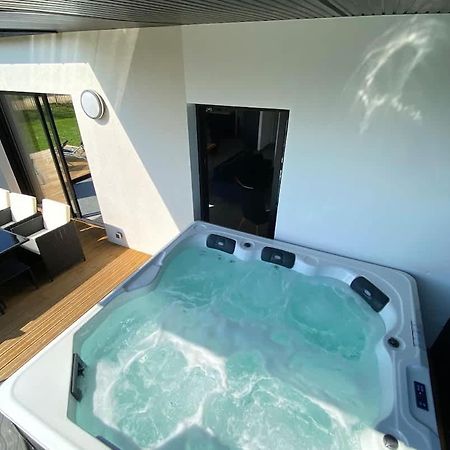 Carantec 4 Stars Villa With Jacuzzi And Garden For 8 Persons Exteriör bild