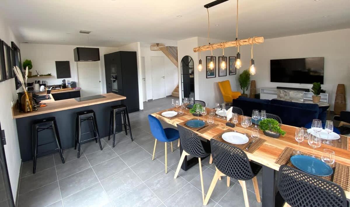 Carantec 4 Stars Villa With Jacuzzi And Garden For 8 Persons Exteriör bild