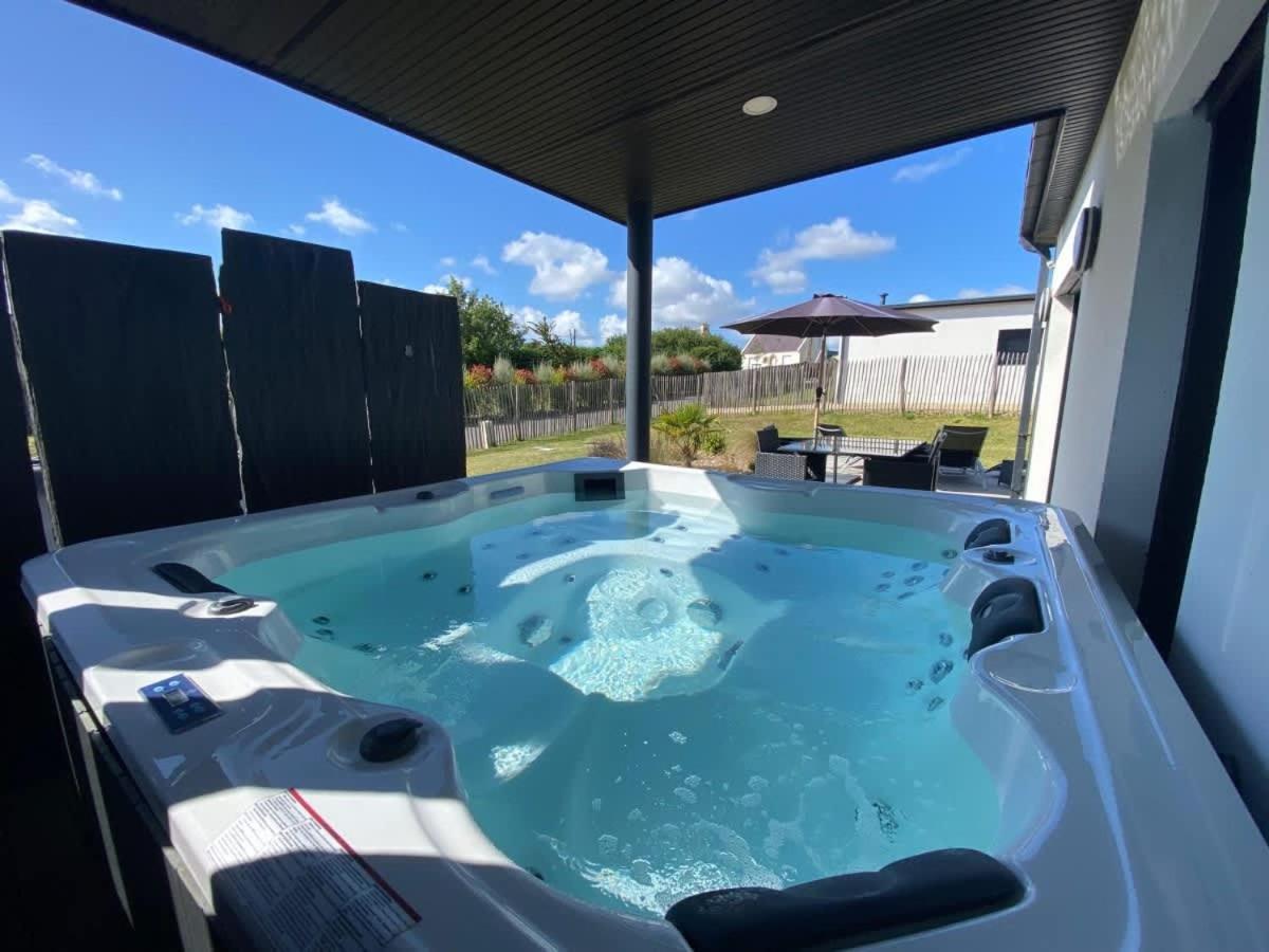 Carantec 4 Stars Villa With Jacuzzi And Garden For 8 Persons Exteriör bild